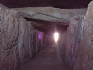 interior dolmen de galería