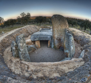 Vista posterior dolmen de galería (cámara)